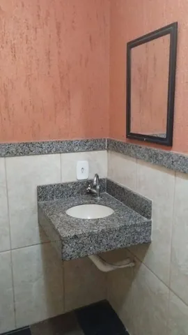 Unfurnished 2-bedroom apartment with a compact kitchenette — photo 14