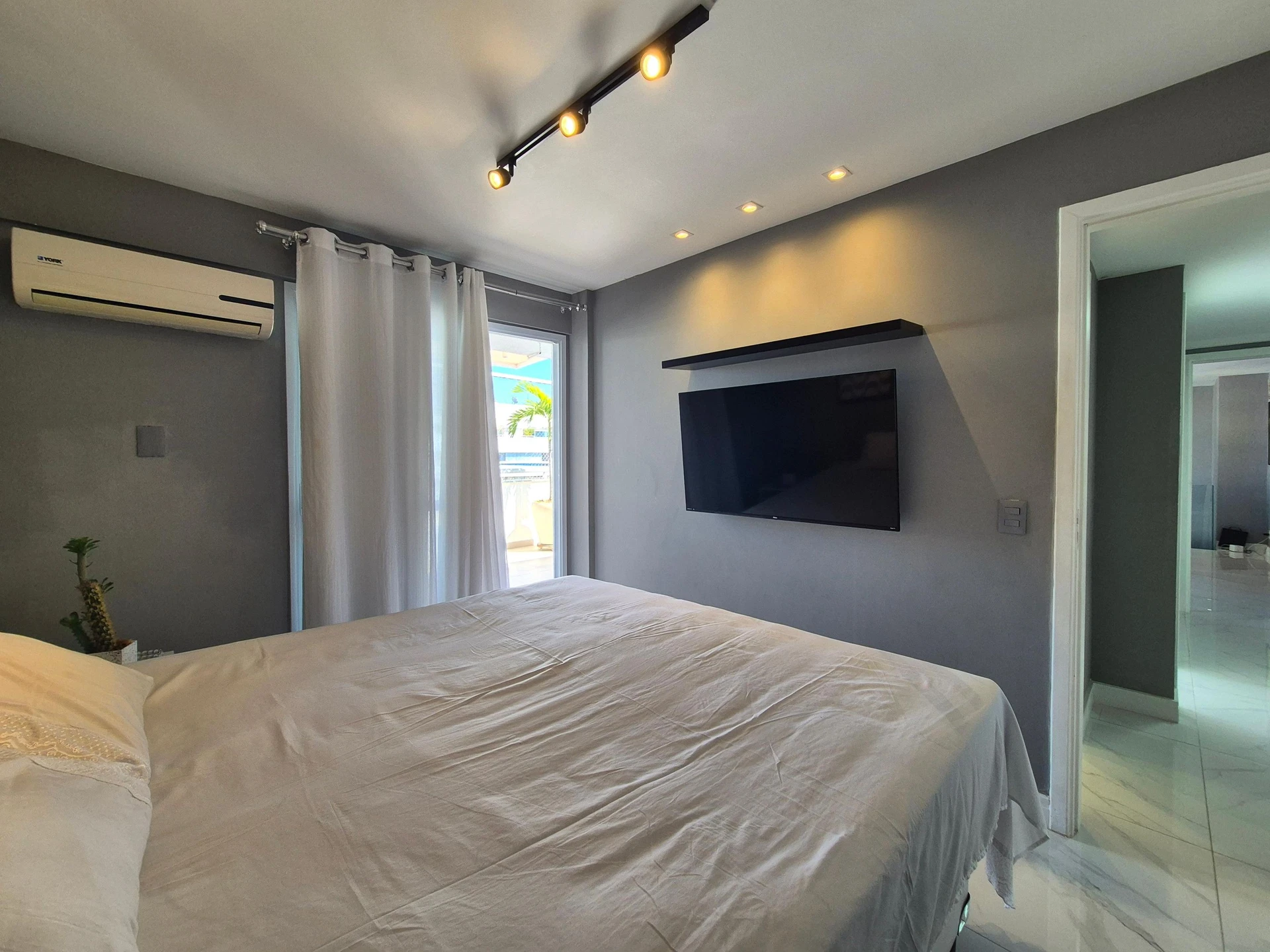 Furnished apartment with 5 bedrooms and open-plan kitchen — photo 17