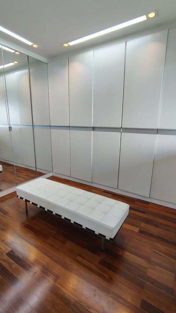 Furnished 249 m² apartment with 3 en-suite bedrooms — photo 12