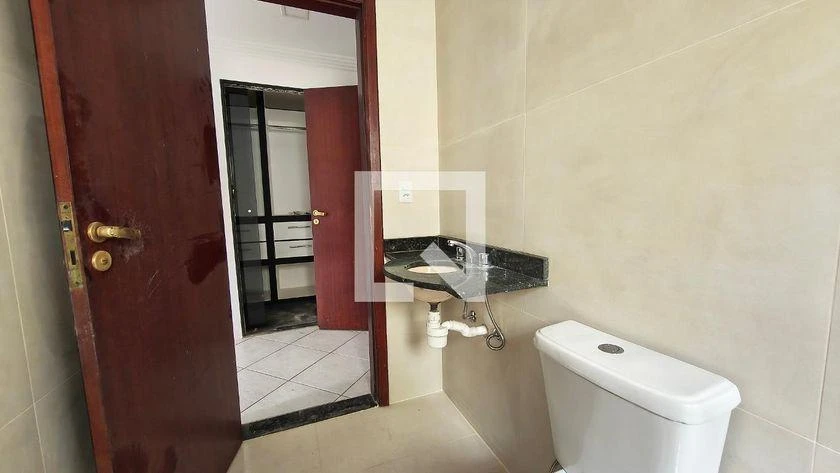 Дом 200 м² с панорамными окнами и грилем на балконе — photo 37