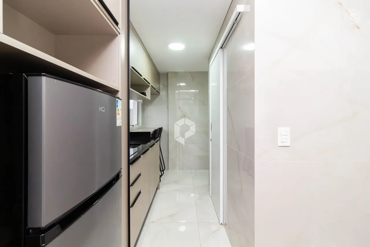 Furnished 1-bedroom apartment with enclosed balcony — photo 11
