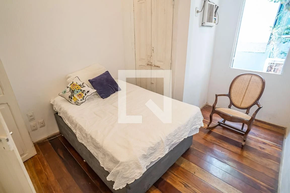 Furnished house, 300 m², with floor-to-ceiling windows — photo 52
