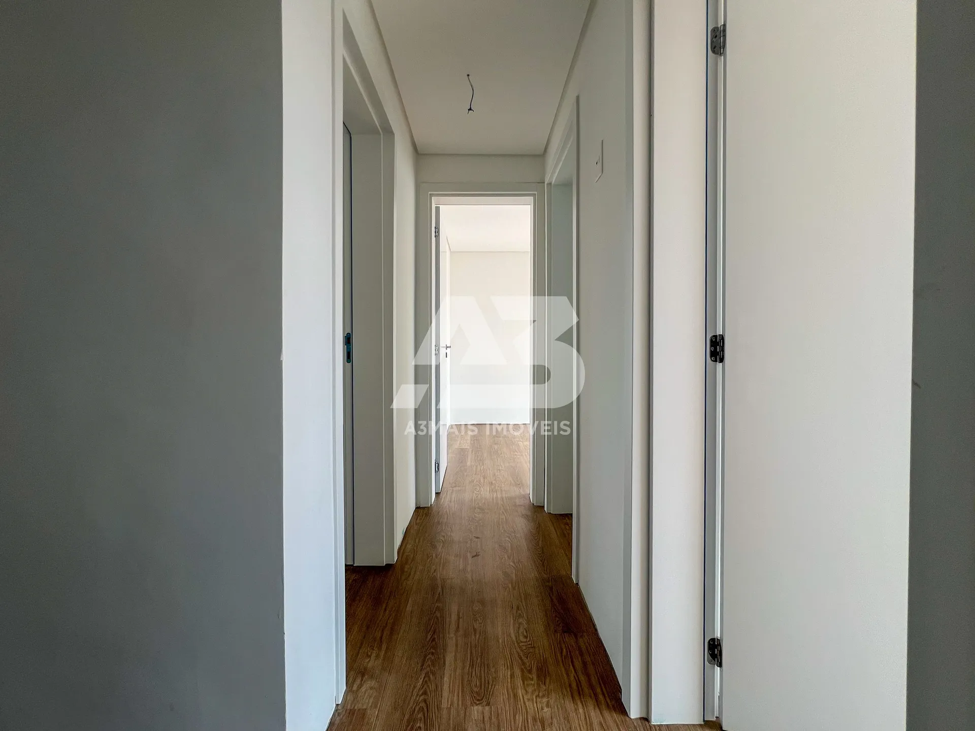 Glass-enclosed balcony in a 3-bedroom house, 137 m² — photo 21