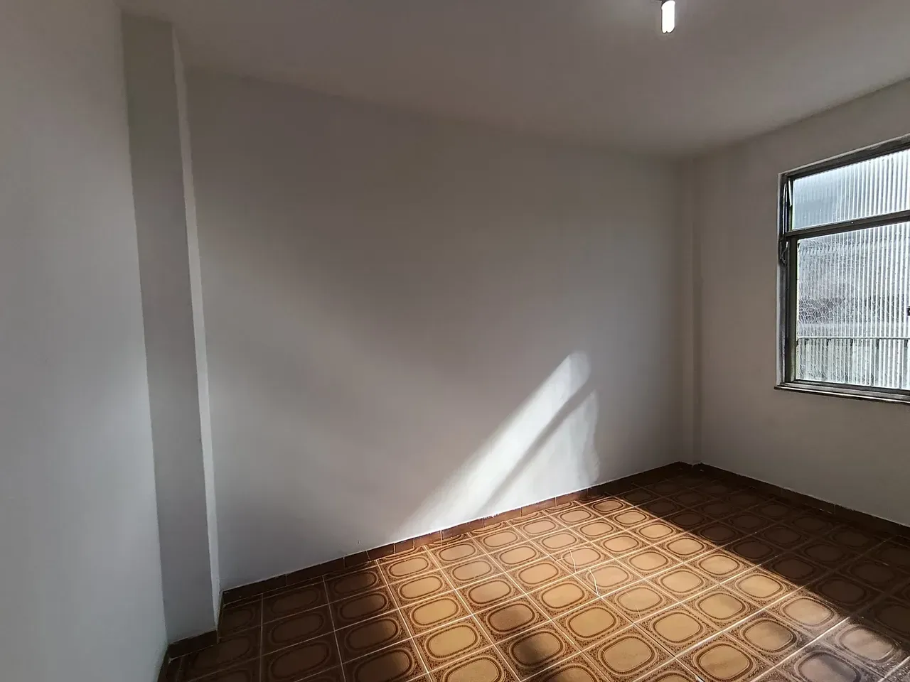 Apartment with 2 bedrooms and a glass shower enclosure — photo 11
