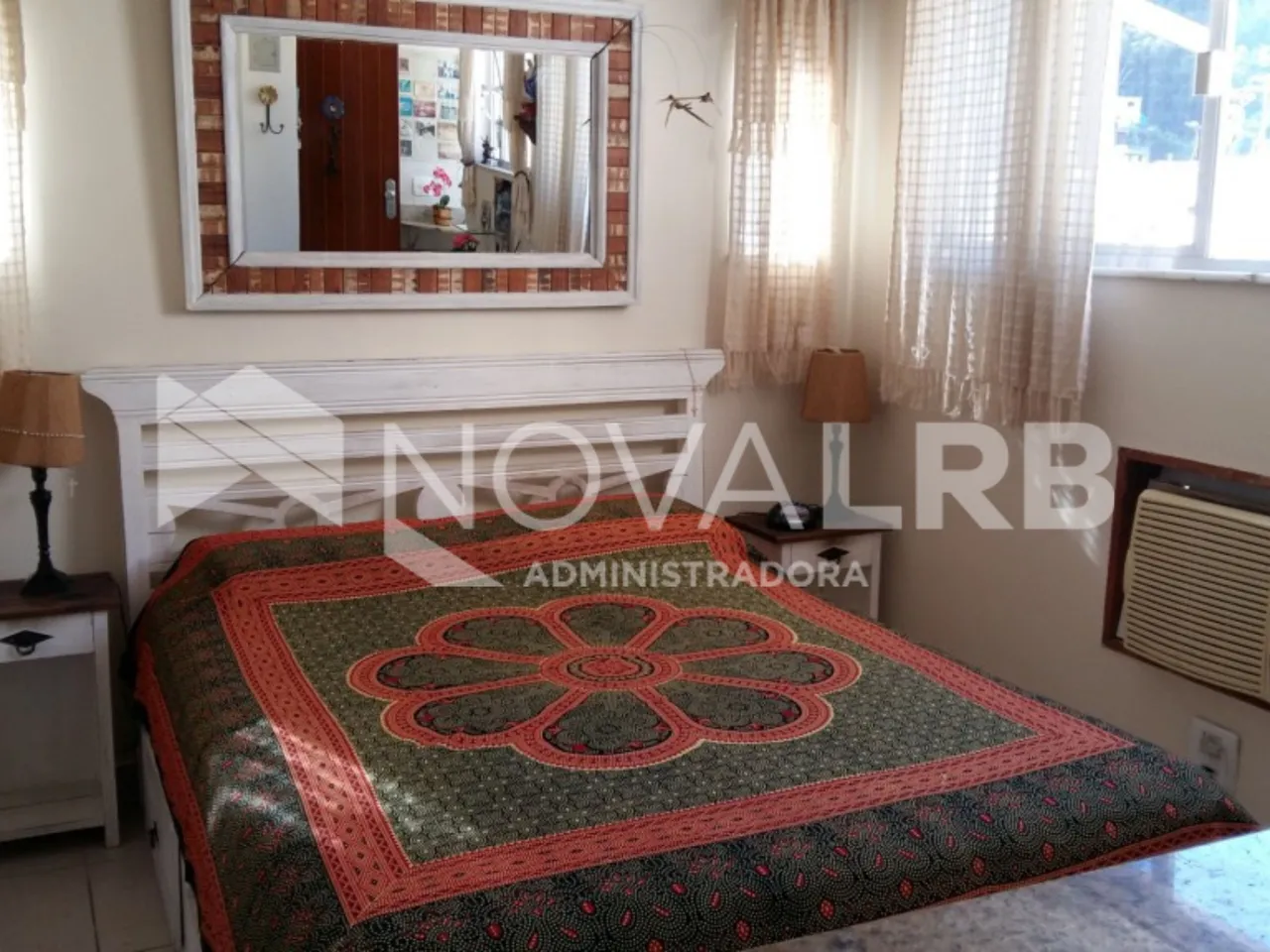 Furnished 1-bedroom apartment with open-plan kitchen