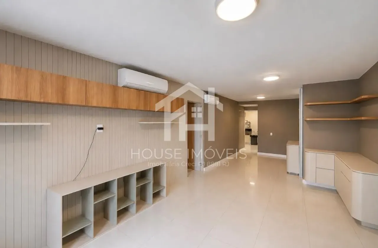 3-bedroom apartment with 5 bathrooms and a glass balcony — photo 13