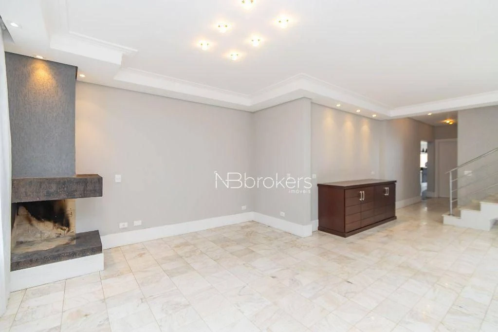 444 m² house with 4 bedrooms, private garden and parking — photo 4