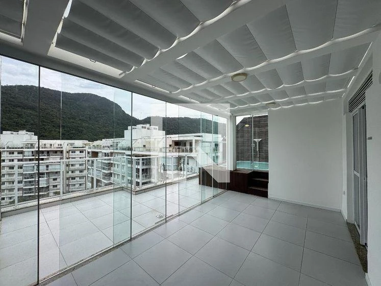 3-bedroom apartment with a mountain view in Rio de Janeiro — photo 12