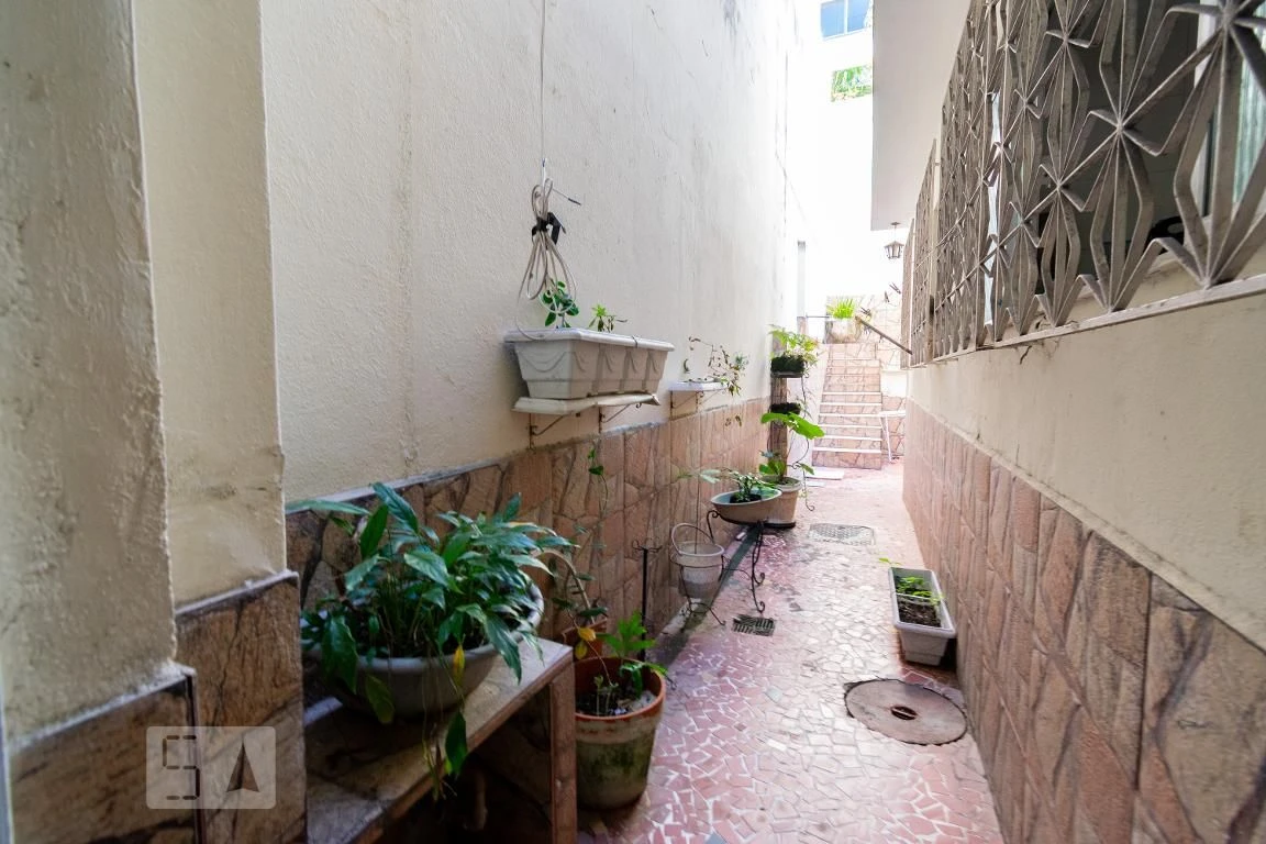 Furnished 4-bedroom house with private garden — photo 11