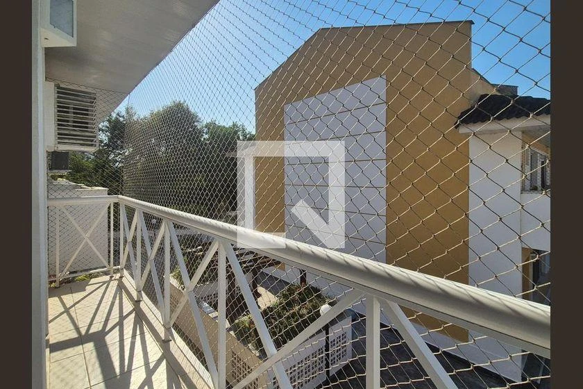 Casa para aluguel com 4 quartos e varanda