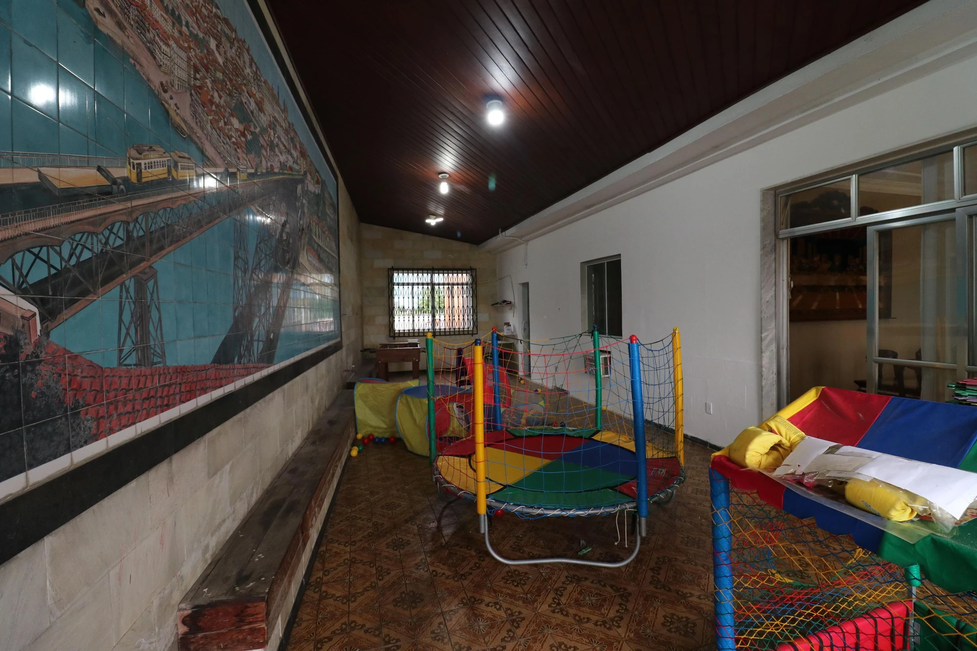 10-bedroom house with a bathtub in Rio de Janeiro — photo 110