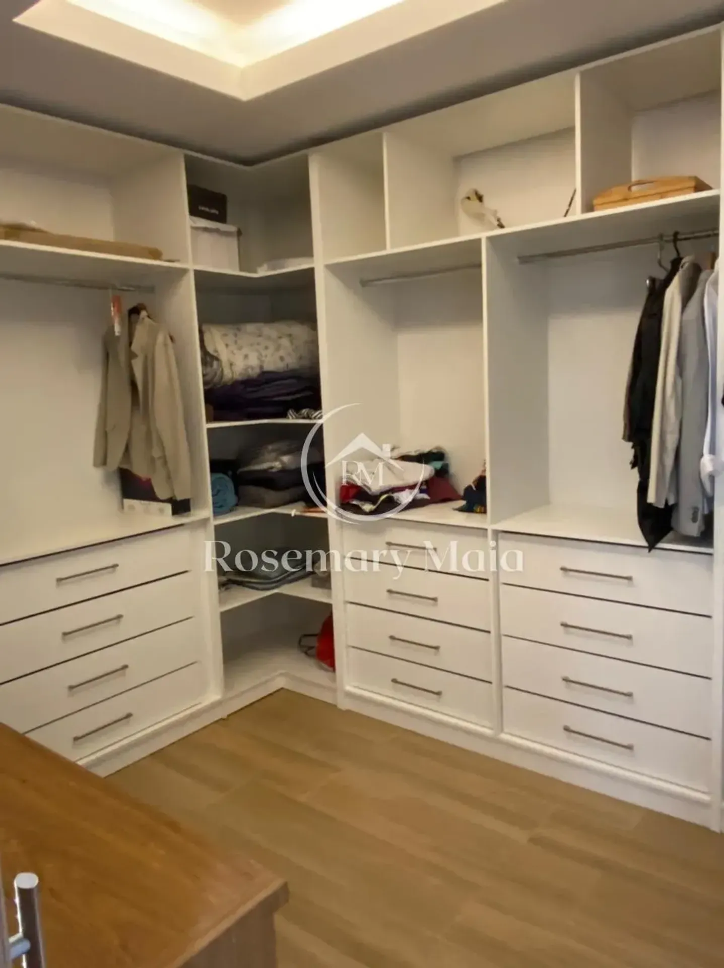 Furnished house with 4 bedrooms and 360 m² — photo 22