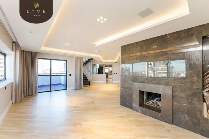 Duplex penthouse with 3 suites and 4 parking spaces