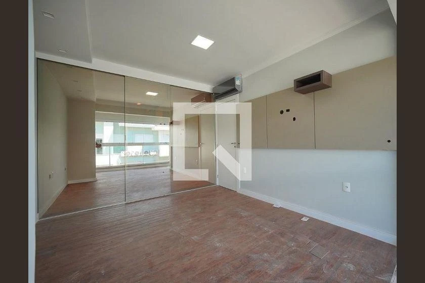 Apartment, 205 m², with a glass-enclosed balcony — photo 11