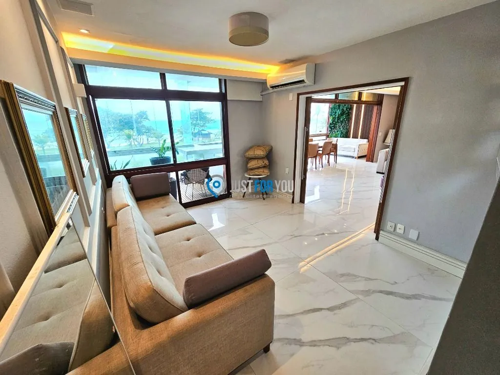Floor-to-ceiling windows in a 3-bedroom apartment, 250 m² — photo 5