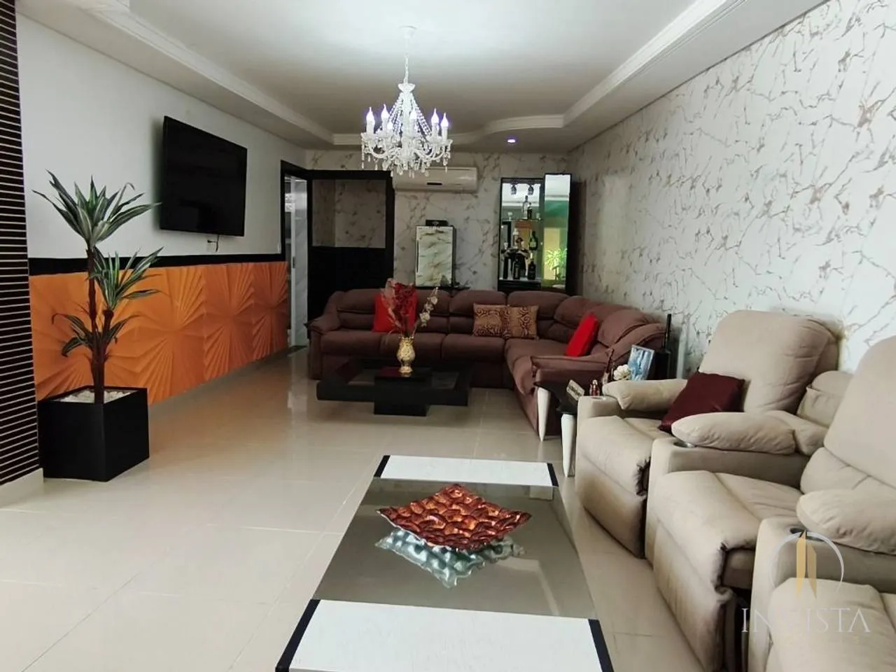 5-bedroom house with a grill on the balcony — photo 19