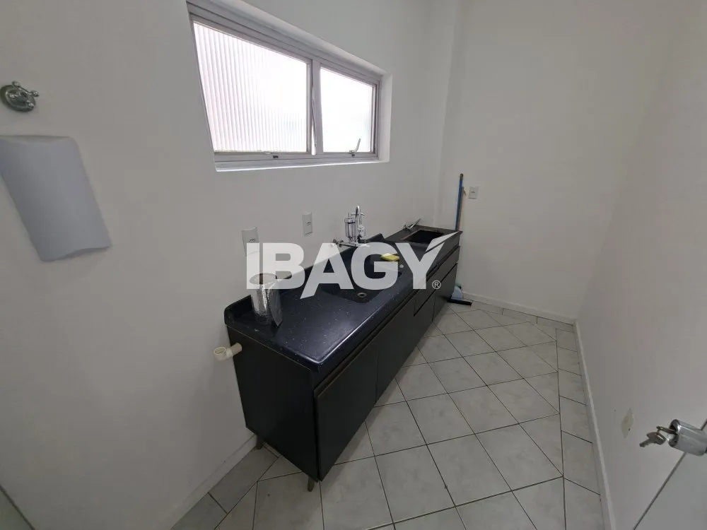 Apartamento de 1 dormitório com cozinha separada — photo 3