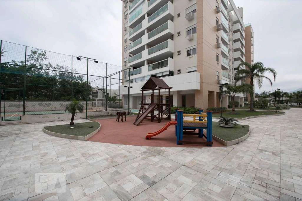 164 m² apartment with 3 bedrooms and a balcony — photo 26
