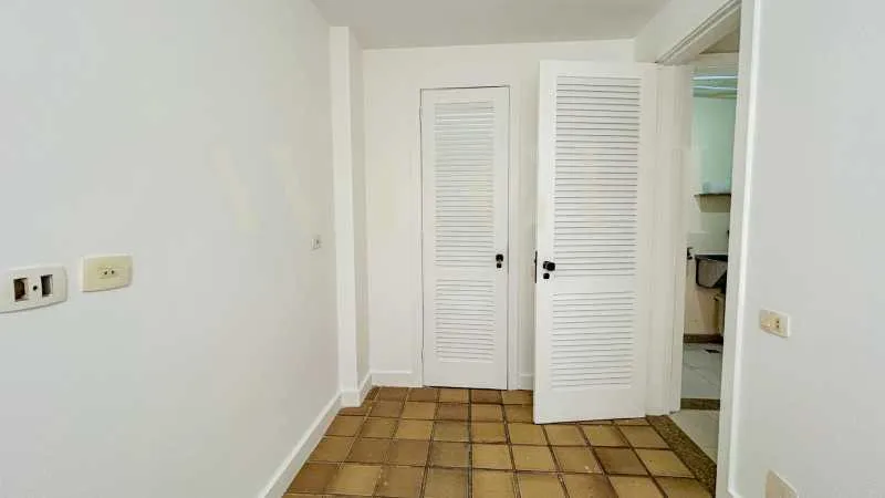 3-bedroom apartment, 1 with its own bathroom, 125 m² — photo 20