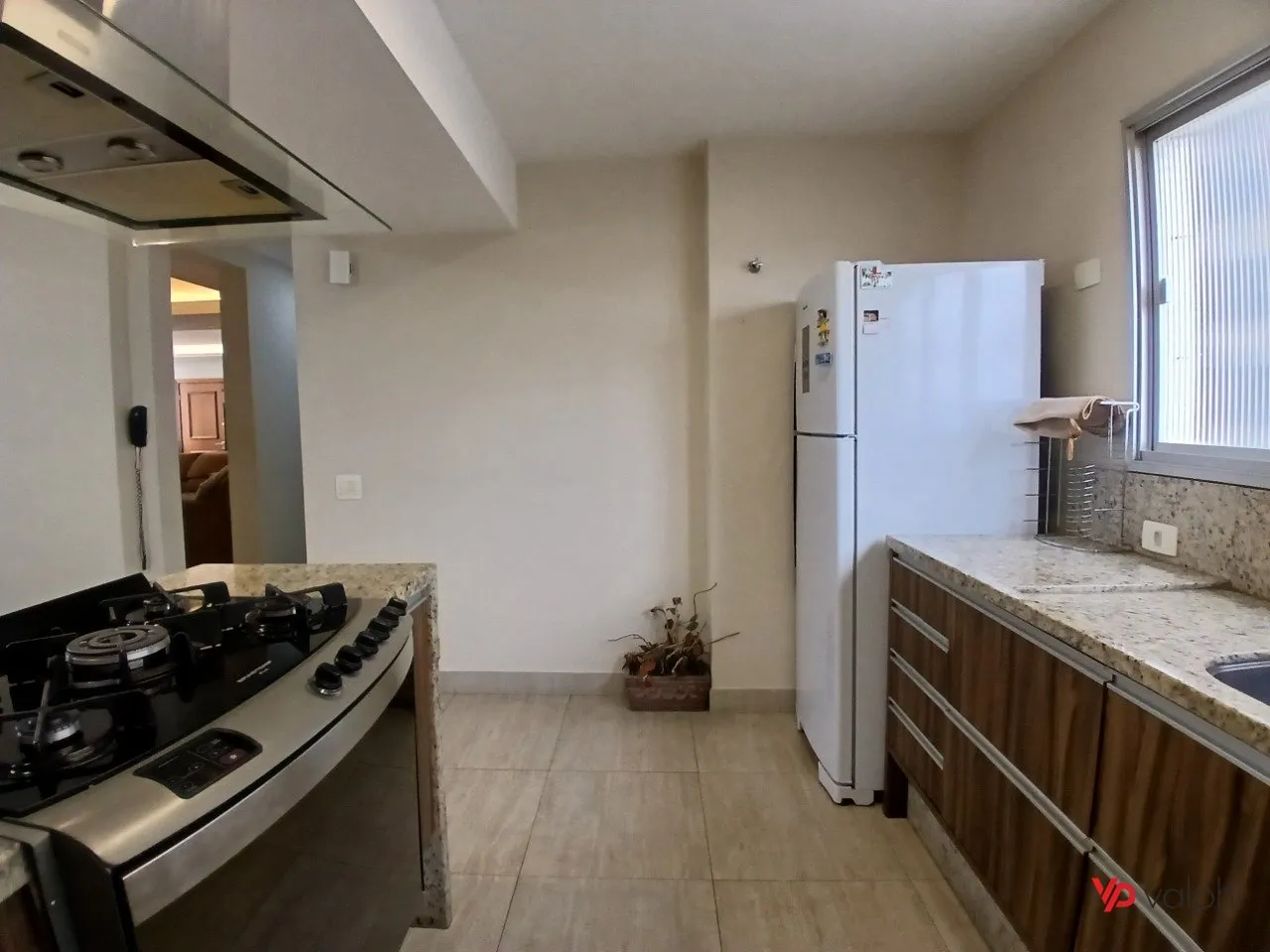 4-bedroom apartment with a walk-in closet in Curitiba — photo 33