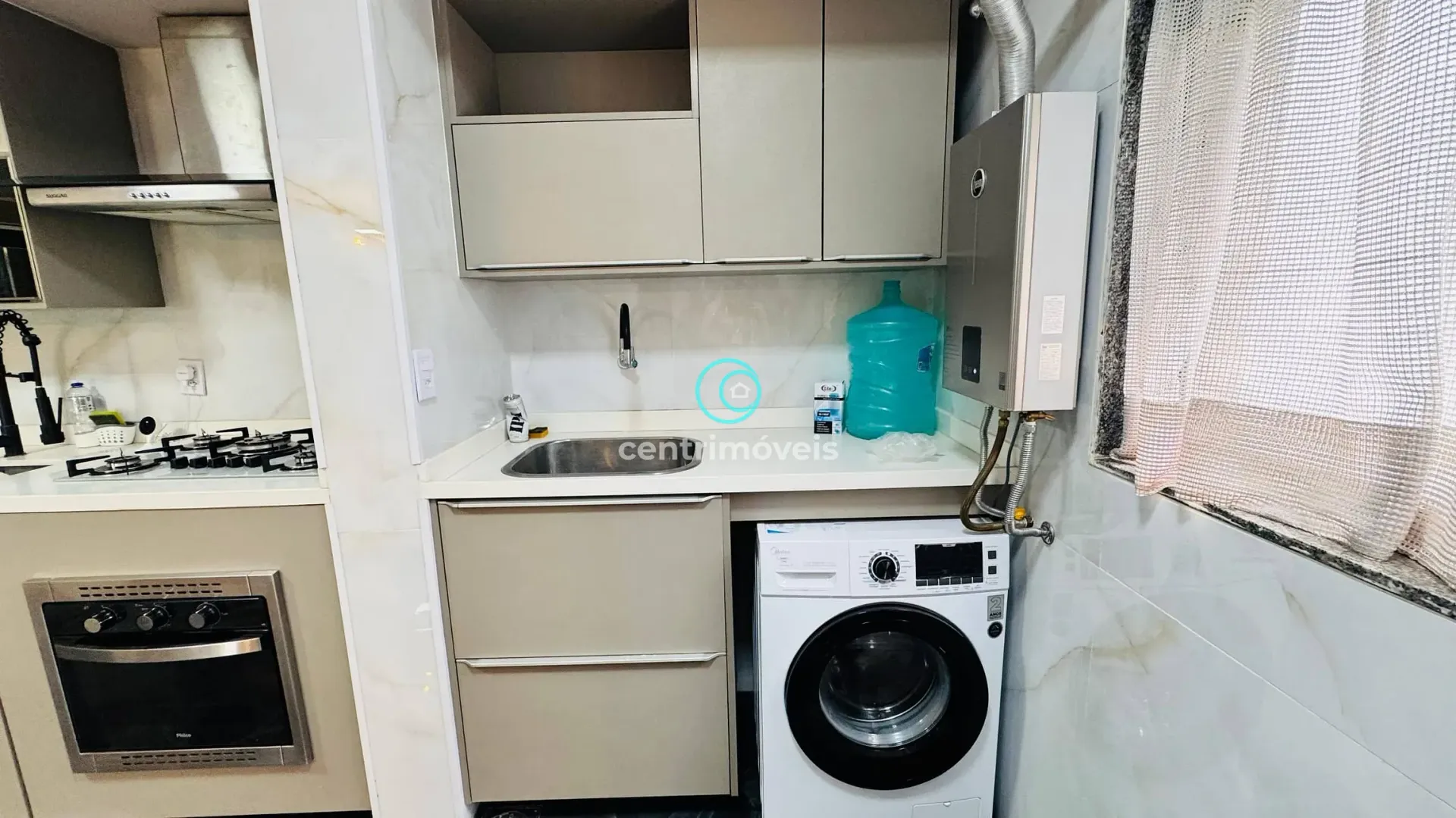 Walk-in closet in a 2-bedroom apartment, 110 m² — photo 5
