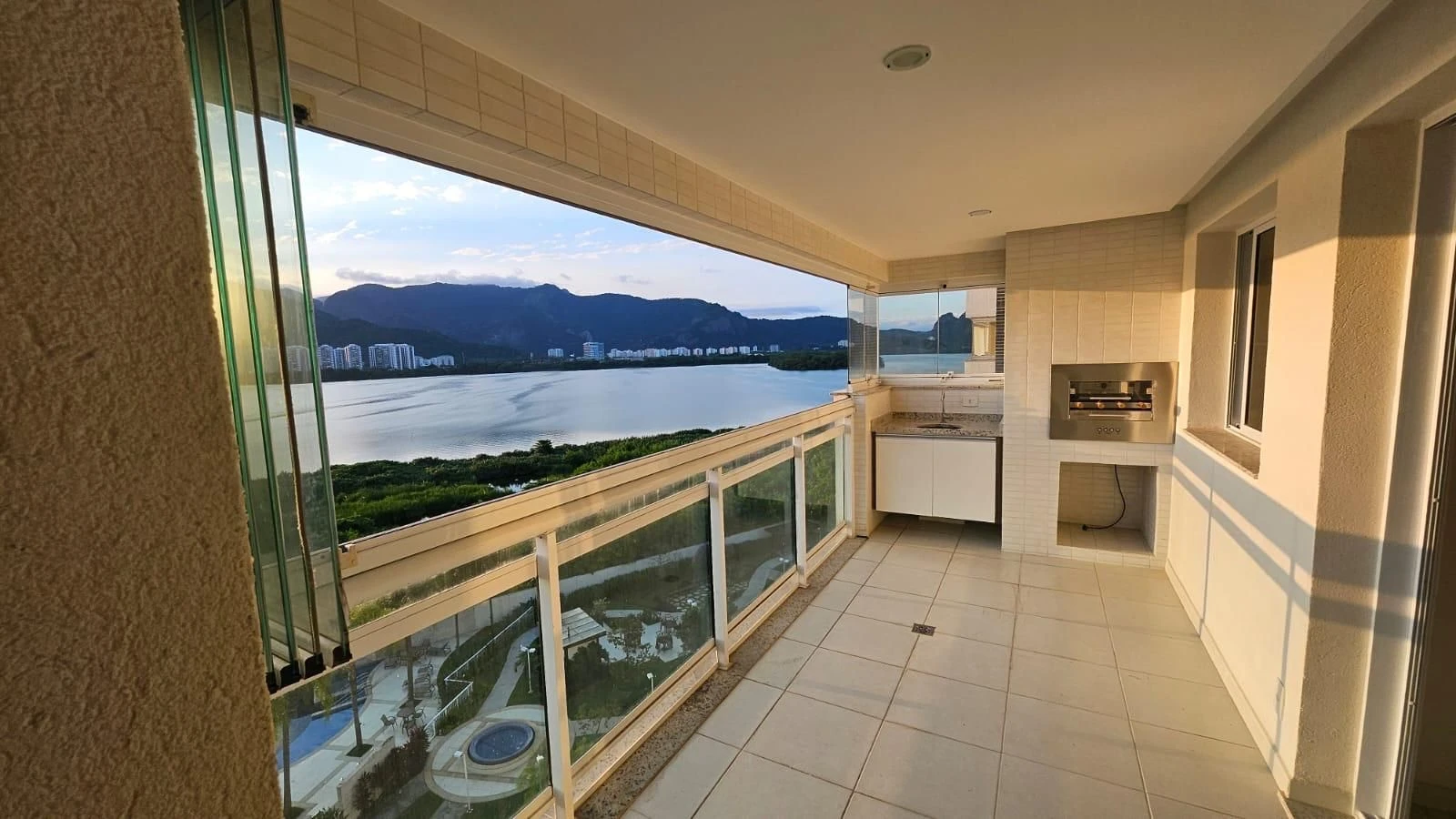 Water view in a 3-bedroom apartment, 85 m² — photo 26