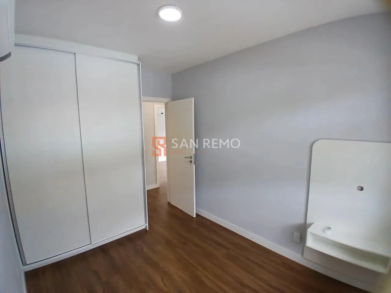 3-bedroom apartment in a building with a pool — photo 11