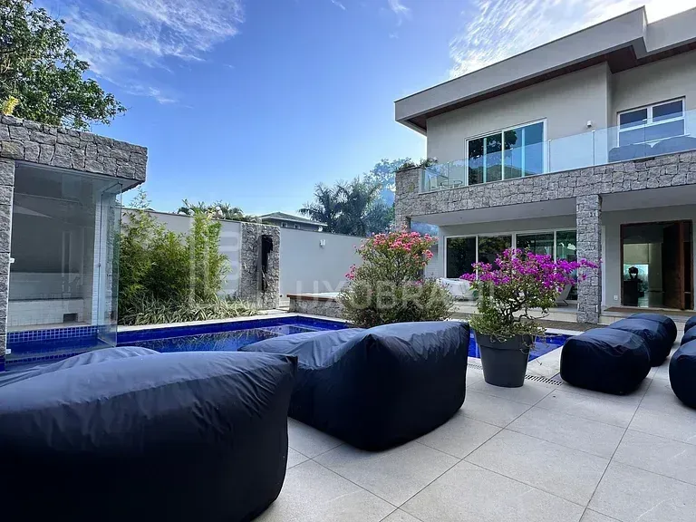 Casa moderna com 3 quartos e 5 vagas de garagem — photo 7