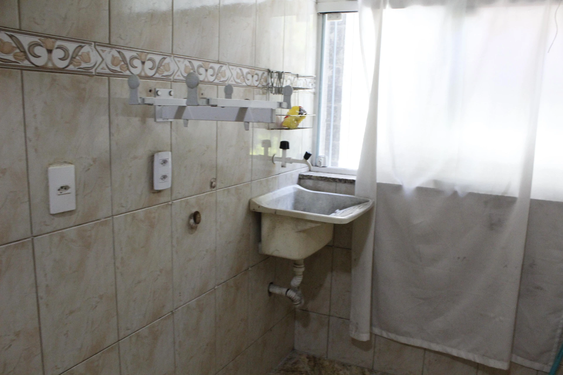 Unfurnished 2-bedroom apartment with a balcony — photo 23