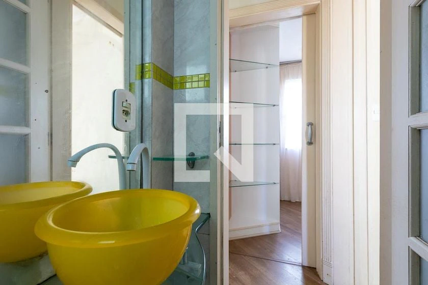 Wood or laminate floors in a 2-bedroom apartment, 60 m² — photo 8