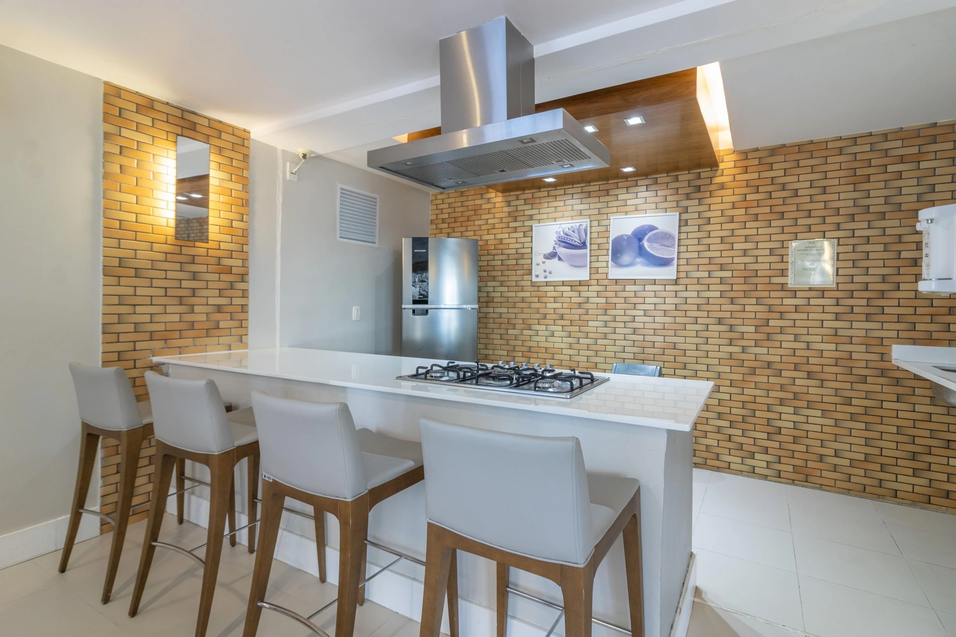 Квартира 107 м² з видом на воду та балконом із грилем — photo 32