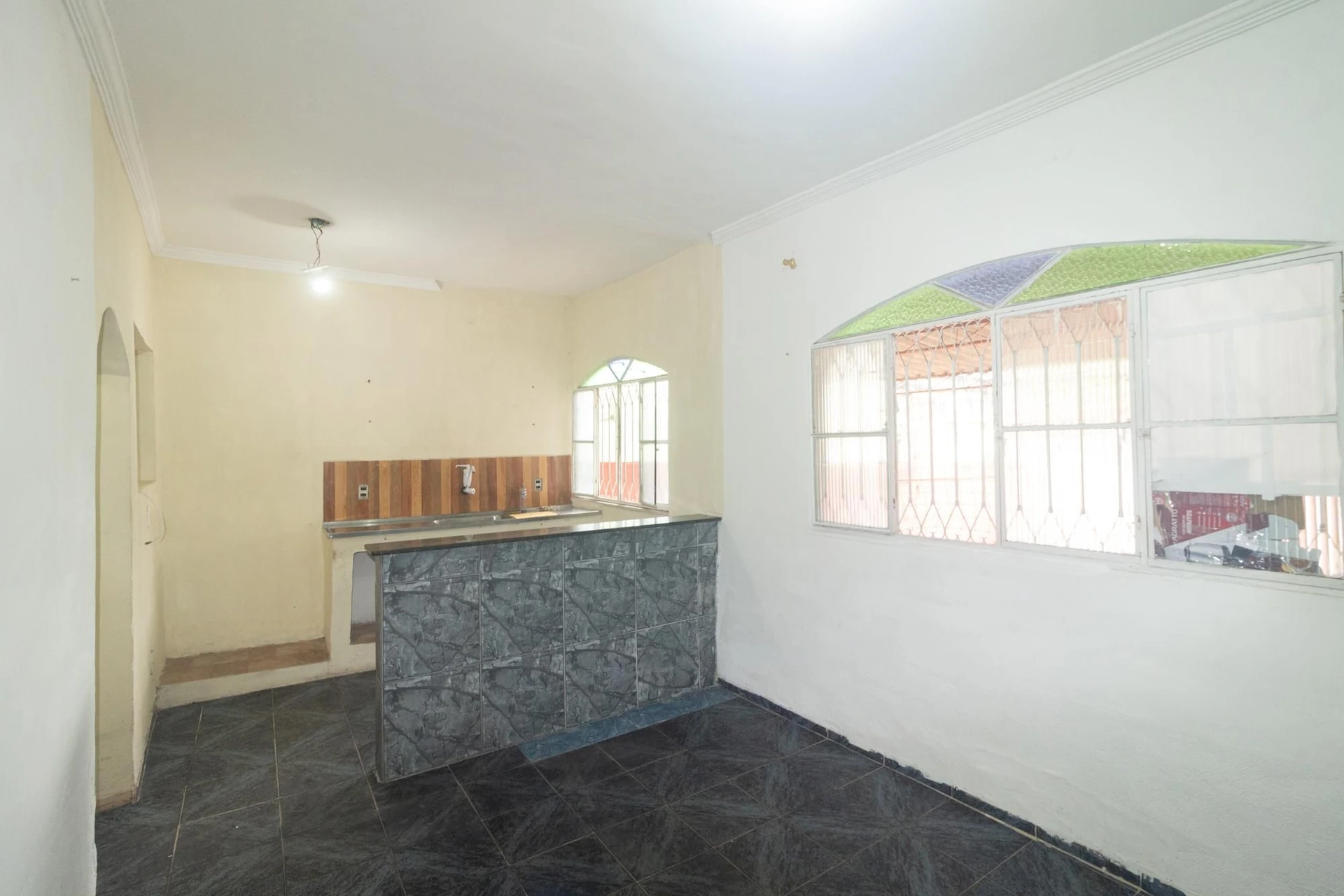 Casa com 2 quartos, 1 suíte e área de lavanderia — photo 5