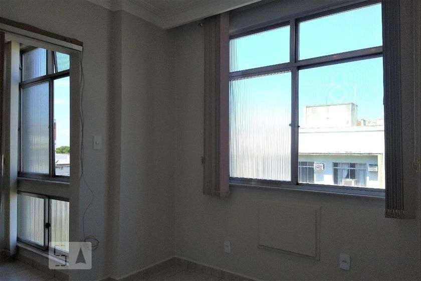 Невелика квартира з 2 спальнями 55 м² і окремою кухнею — photo 14