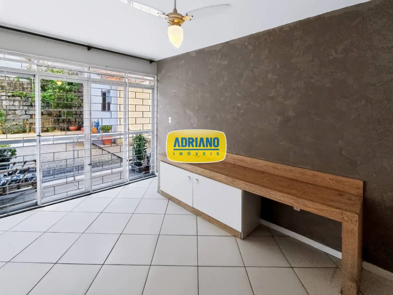 Квартира з 2 кімнатами та балконом і відкритою кухнею — photo 3