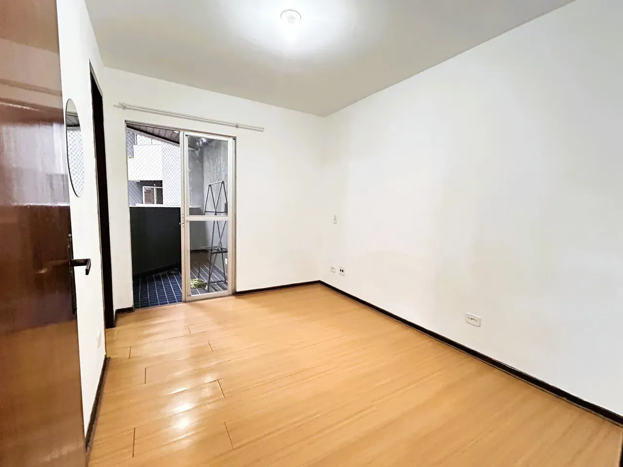 Apartment on the 2nd floor with wood or laminate floors — photo 11