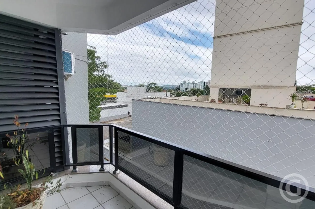 2-bedroom apartment with a glass-enclosed balcony — photo 7