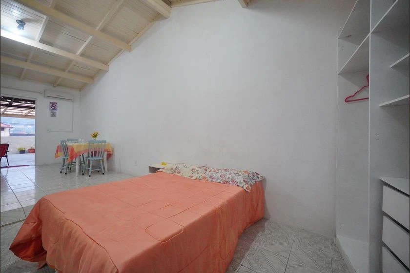 Furnished studio with 1 bedroom, 1 bathroom and balcony — photo 4