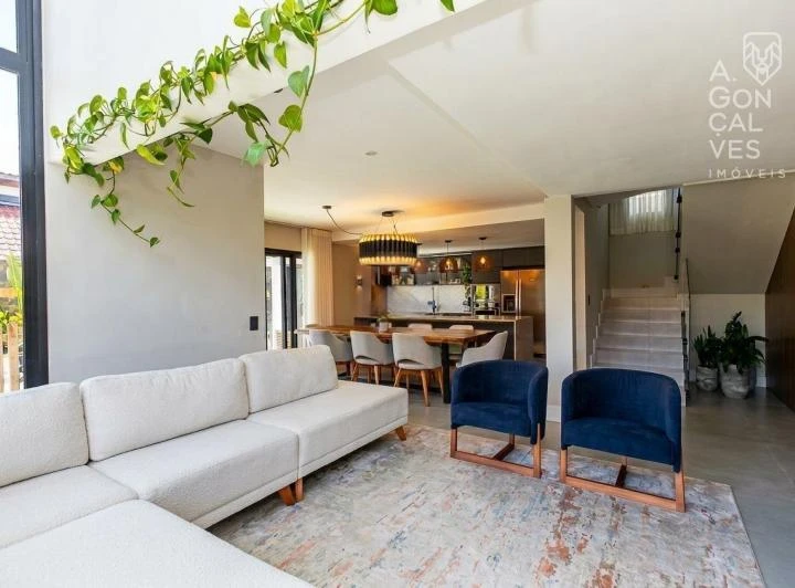 Furnished house with open gas kitchen and 3 parking spaces