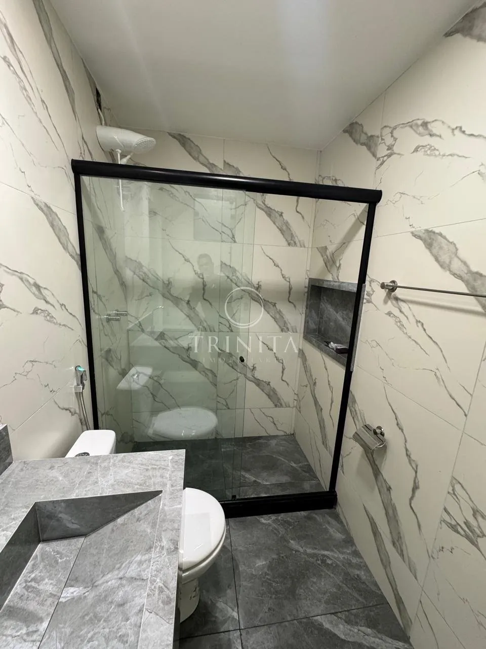 5 quartos e janelas do piso ao teto: casa de 350 m² — photo 9
