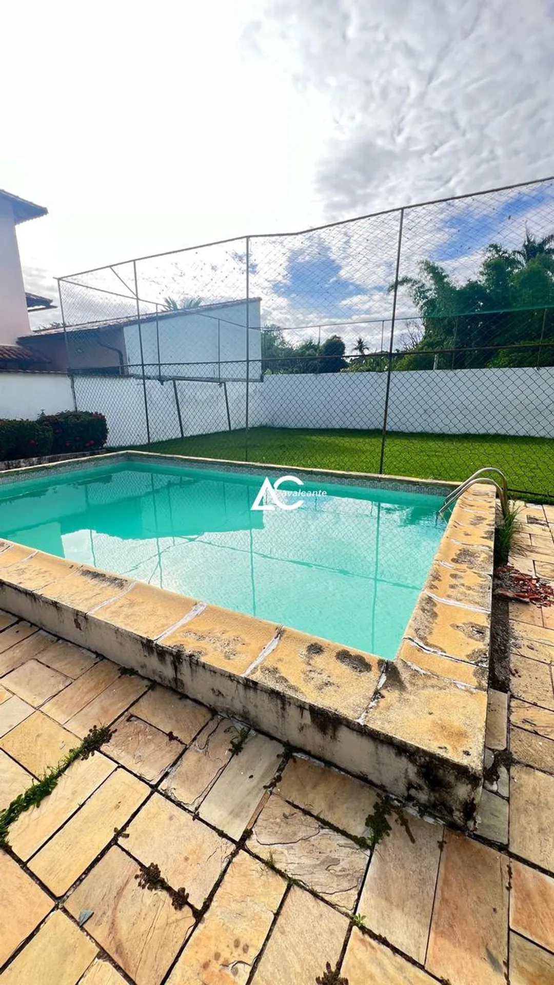 House with 5 bedrooms and 5 bathrooms plus a pool — photo 60