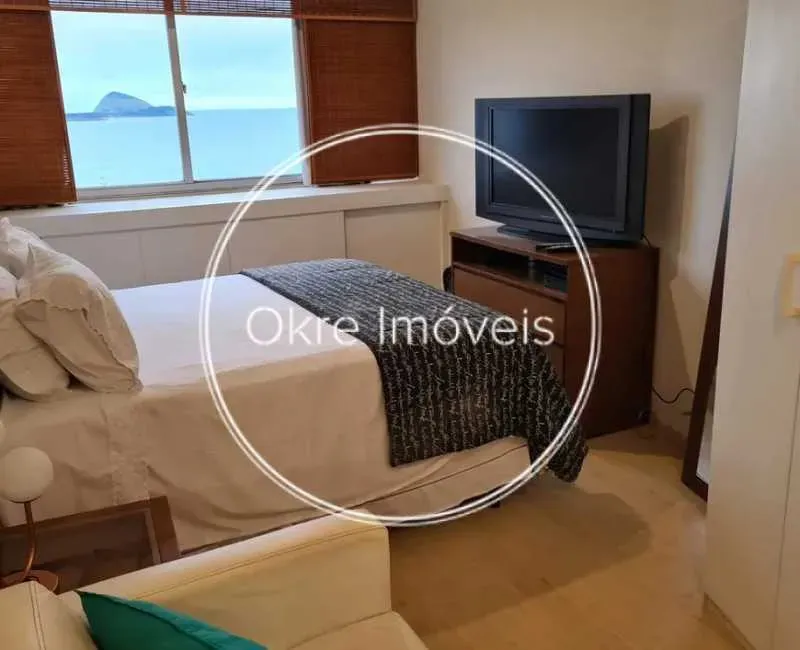 Furnished 1-bedroom apartment with city and water views — photo 3