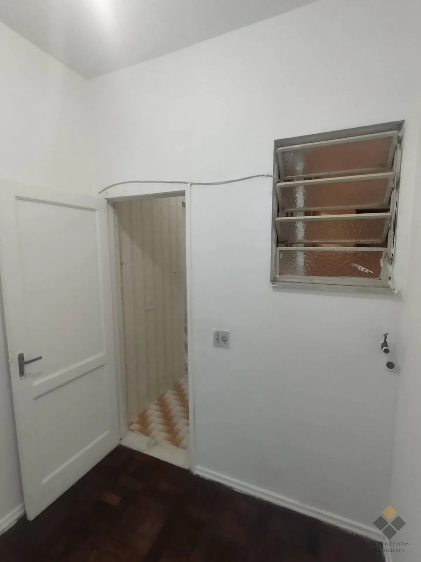 Apartment on the 4th floor with wood or laminate floors — photo 16