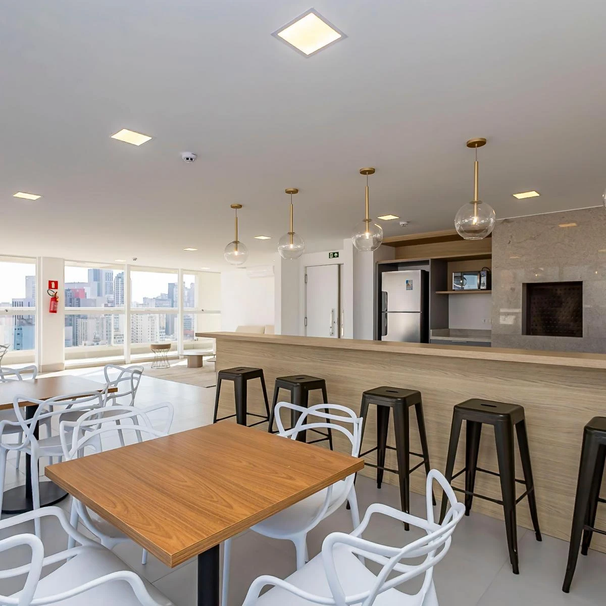 One-bedroom apartment in a building with a coworking space — photo 8