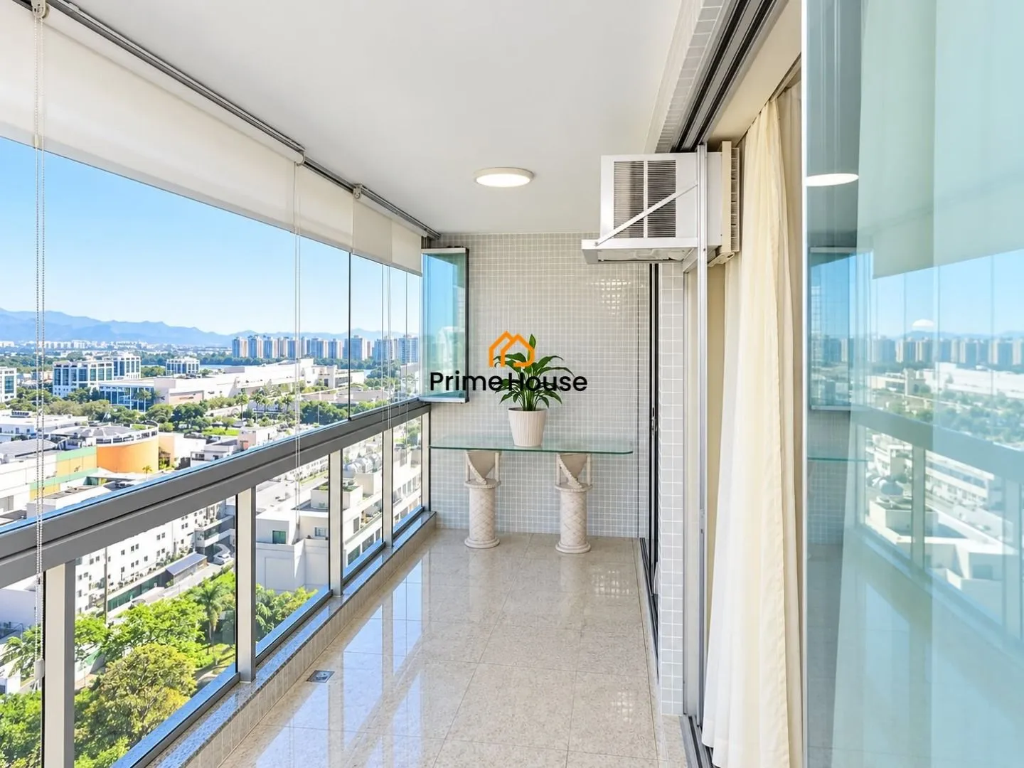 Furnished apartment, 88 m², with a glass-enclosed balcony