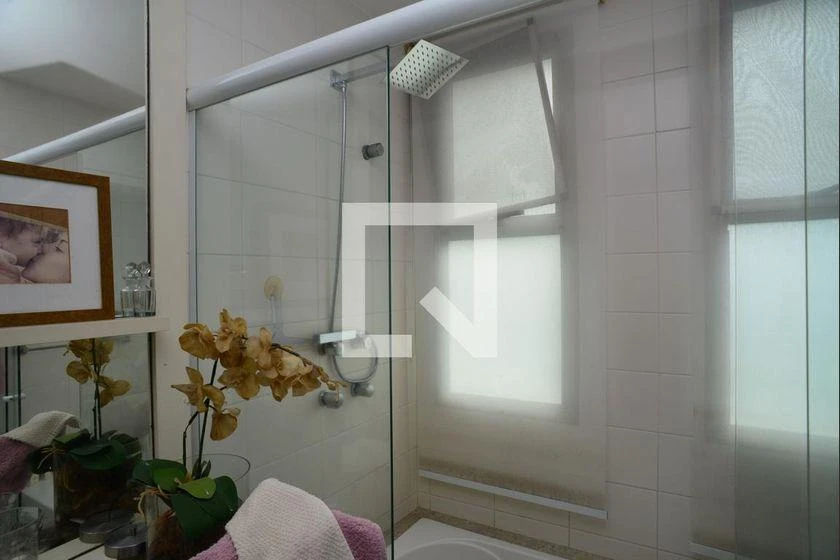 298 m² rental apartment with 4 en-suite bedrooms and balcony — photo 28