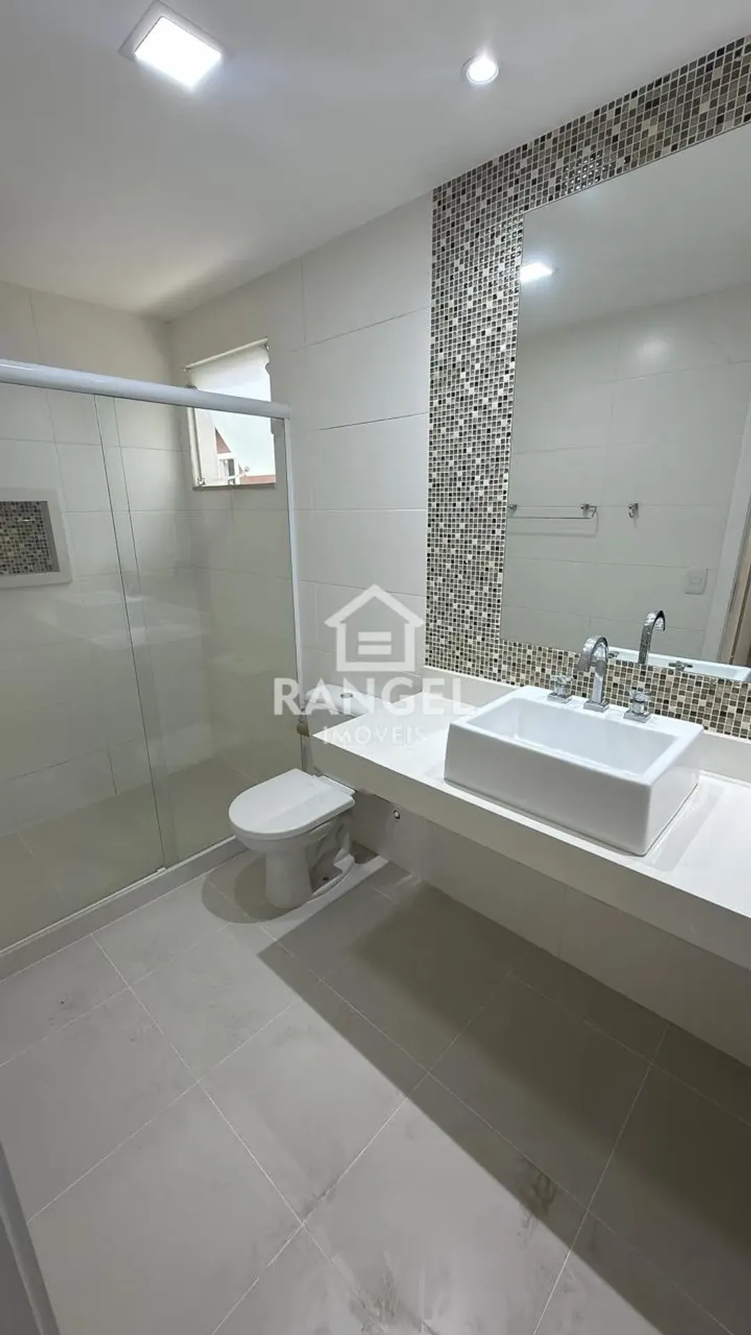 House, 412 m², with a private pool — photo 18
