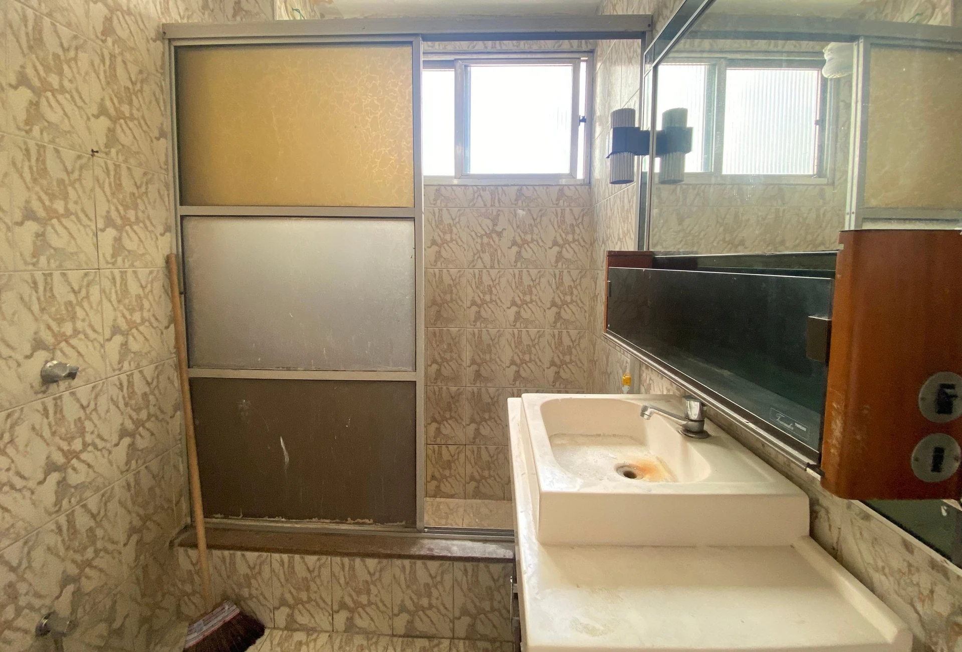 Квартира з 2 спальнями, 1 ванною та терасою — photo 37