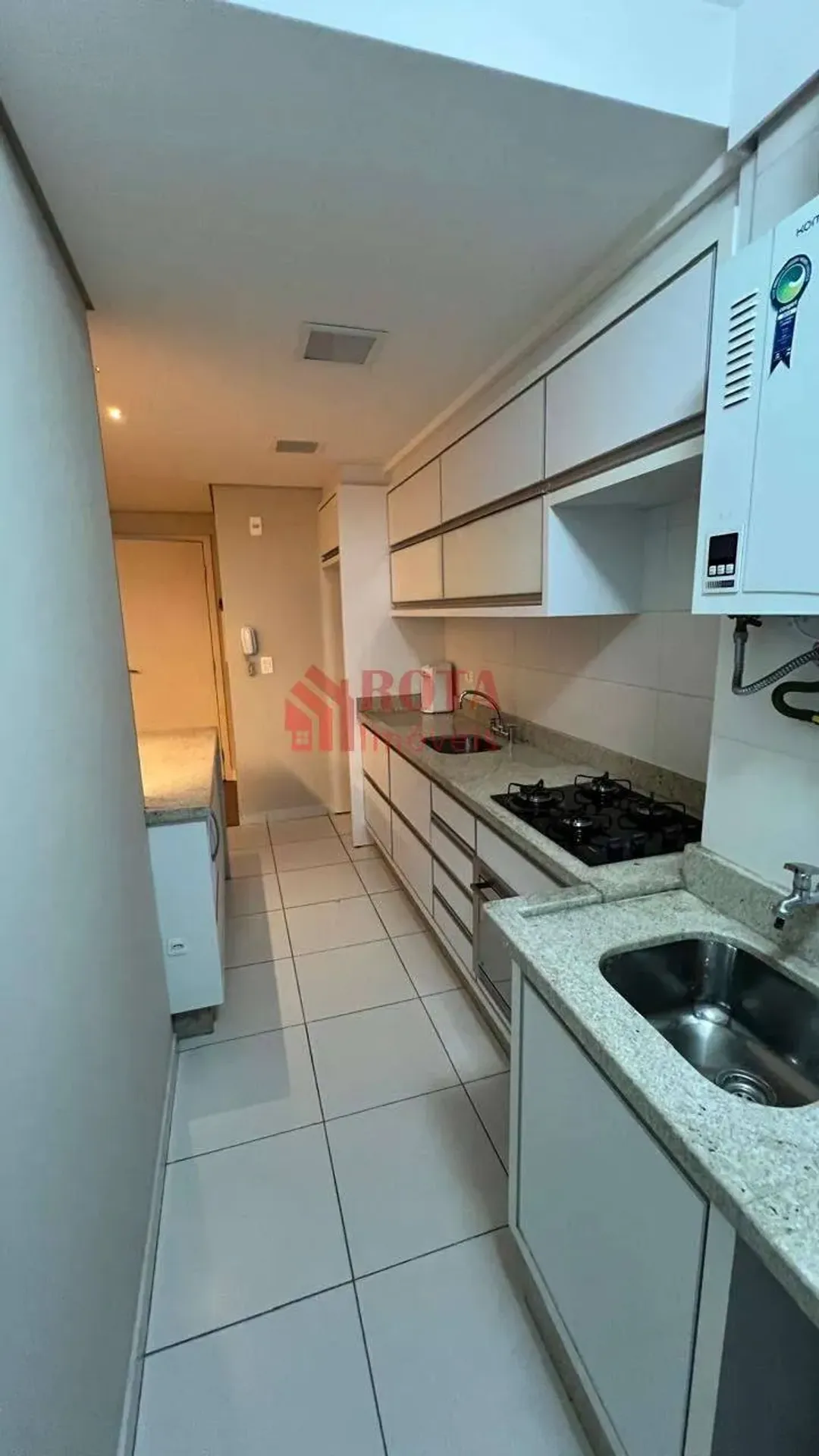 2-bedroom apartment with a glass-enclosed balcony — photo 8