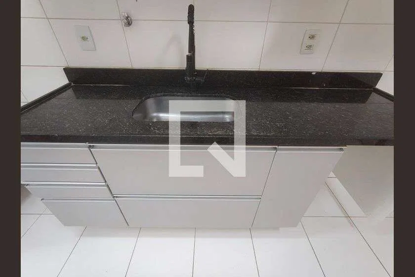 85 m² apartment with 3 bedrooms and a glass-enclosed balcony — photo 9