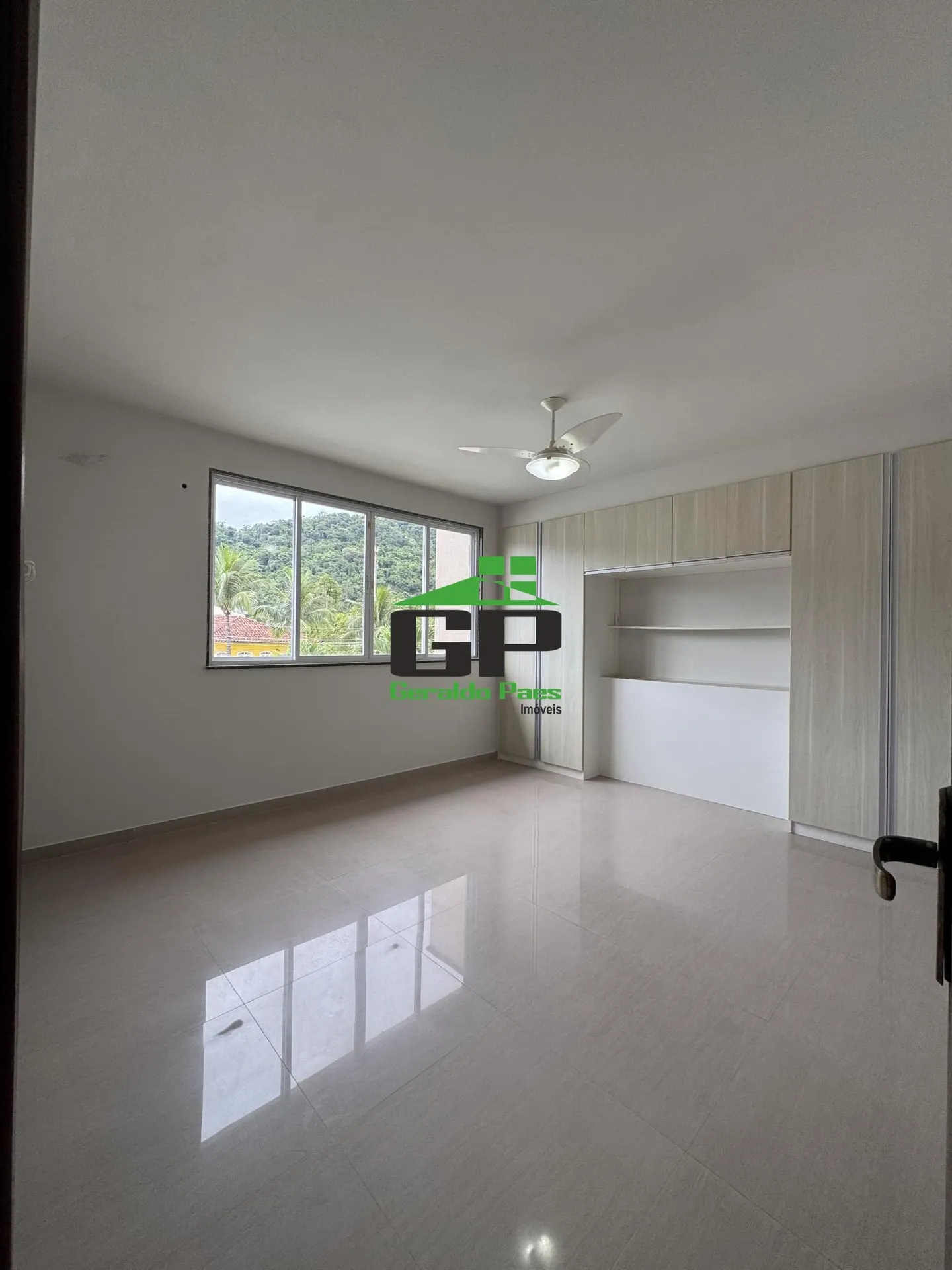 Casa com 5 quartos e 5 banheiros, cozinha fechada — photo 21